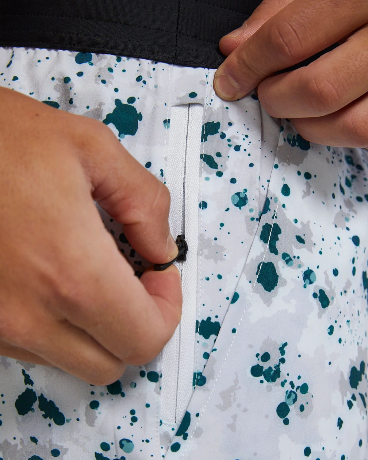 TYR Hydrosphere™ Men's Lined 7" Unbroken Big Logo Shorts - Fleck 10 TYR Hydrosphere™ Men's Lined 7" Unbroken Big Logo Shorts - Fleck - Image 8