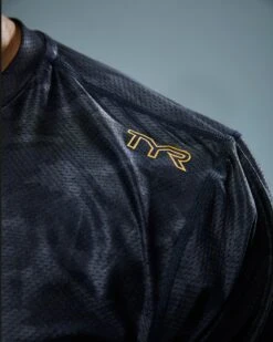 TYR Airtec™ Men's Long Sleeve Tee - Blackout Camo 18 TYR Airtec™ Men's Long Sleeve Tee - Blackout Camo -TYL Clothing Shop MPTLBC3A 001 alt07