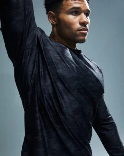 TYR Airtec™ Men's Long Sleeve Tee - Blackout Camo 19 TYR Airtec™ Men's Long Sleeve Tee - Blackout Camo -TYL Clothing Shop MPTLBC3A 001 alt08