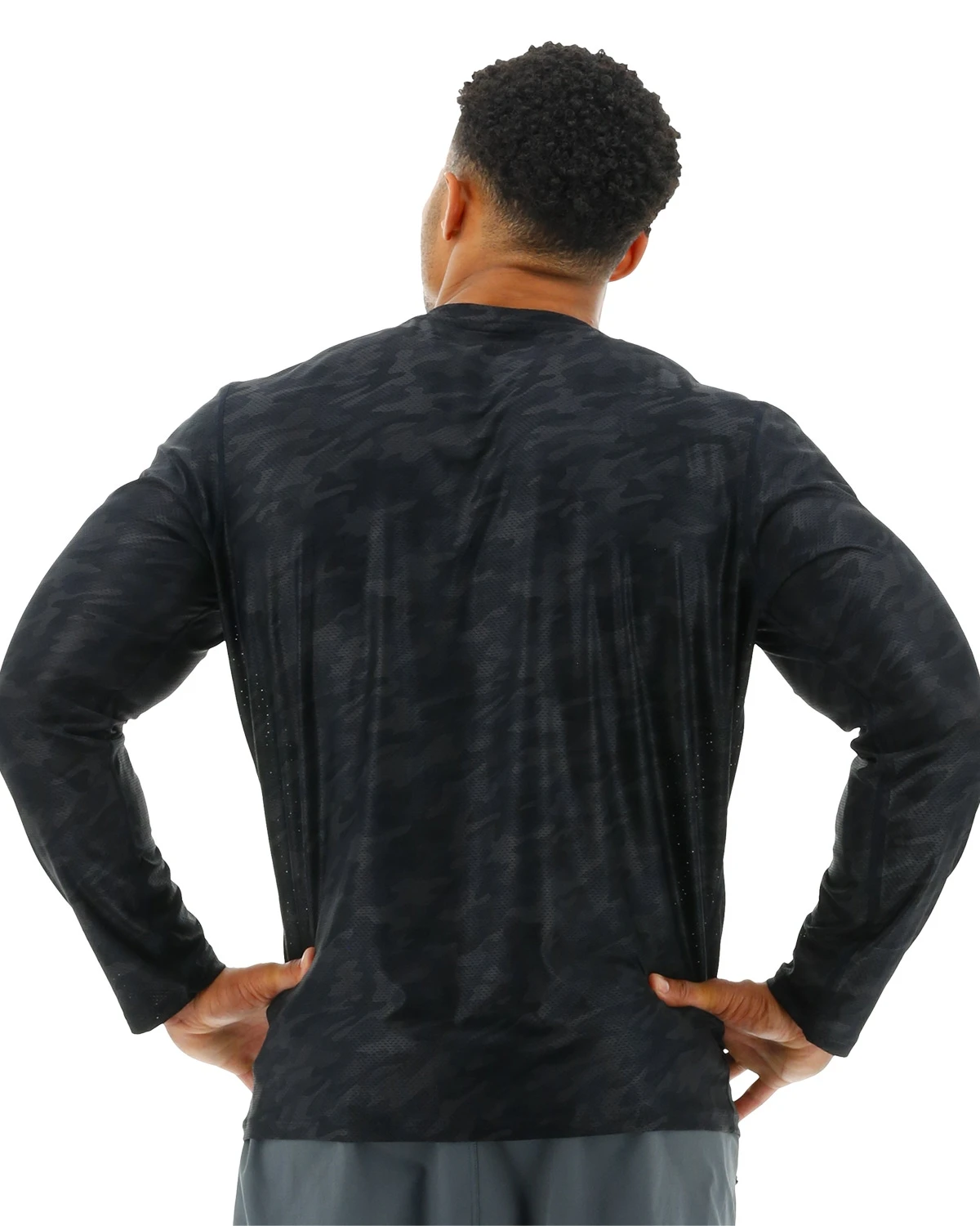 TYR Airtec™ Men's Long Sleeve Tee - Blackout Camo 4 TYR Airtec™ Men's Long Sleeve Tee - Blackout Camo - Image 2
