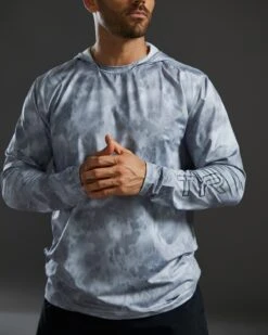 TYR SunDefense™ Men's Vented Hooded Shirt - Turbulent 20 TYR SunDefense™ Men's Vented Hooded Shirt - Turbulent -TYL Clothing Shop PMLHTU7A 988 alt07