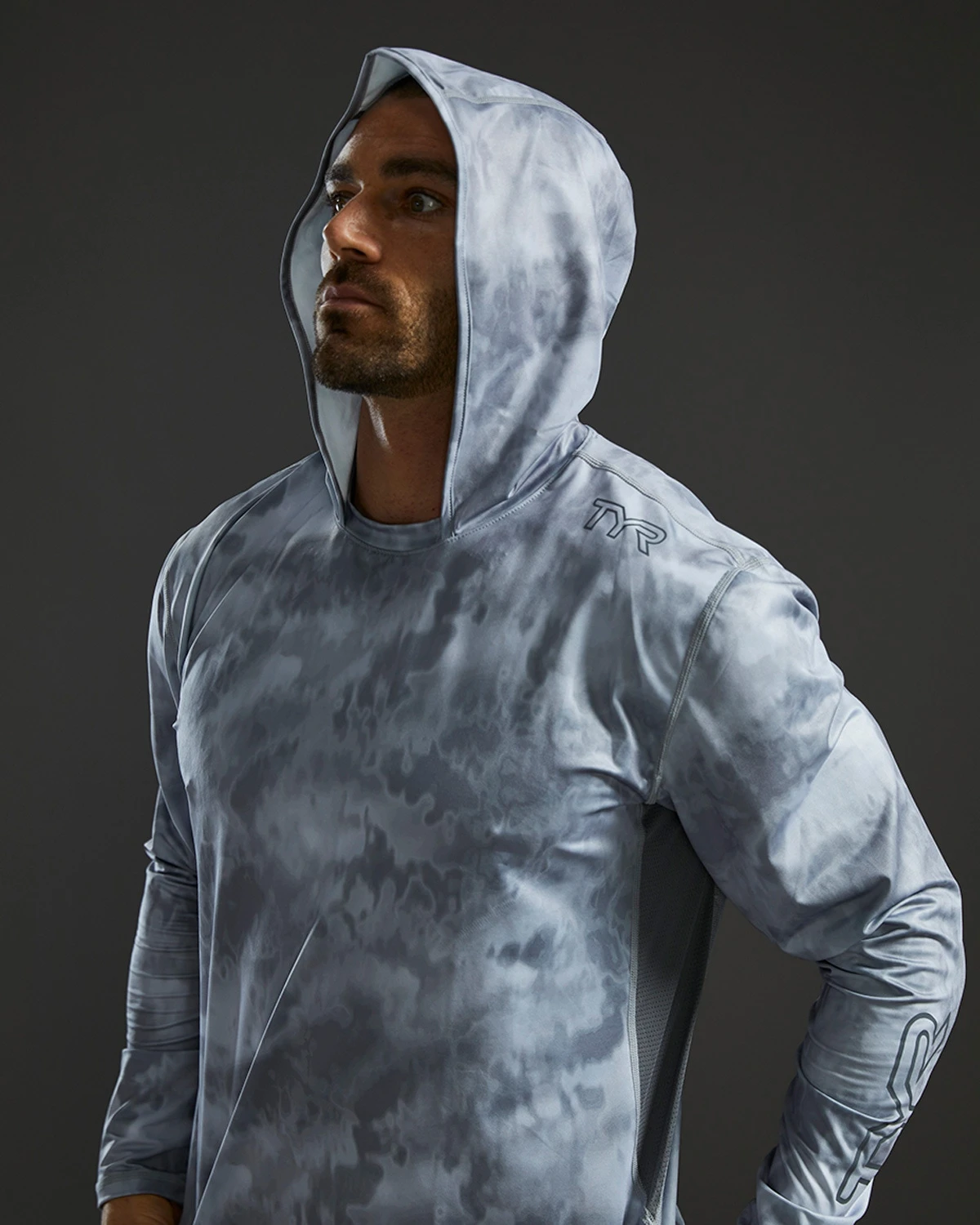 TYR SunDefense™ Men's Vented Hooded Shirt - Turbulent 11 TYR SunDefense™ Men's Vented Hooded Shirt - Turbulent - Image 9