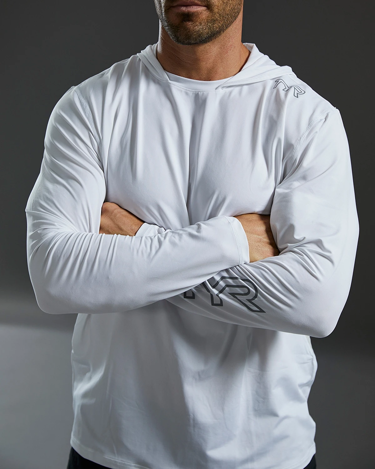 TYR SunDefense™ Men's Vented Hooded Shirt - Solid 9 TYR SunDefense™ Men's Vented Hooded Shirt - Solid - Image 7