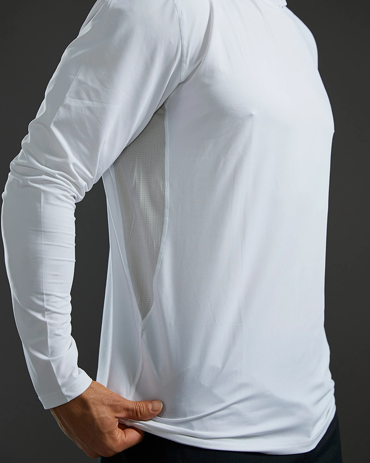 TYR SunDefense™ Men's Vented Hooded Shirt - Solid 10 TYR SunDefense™ Men's Vented Hooded Shirt - Solid - Image 8