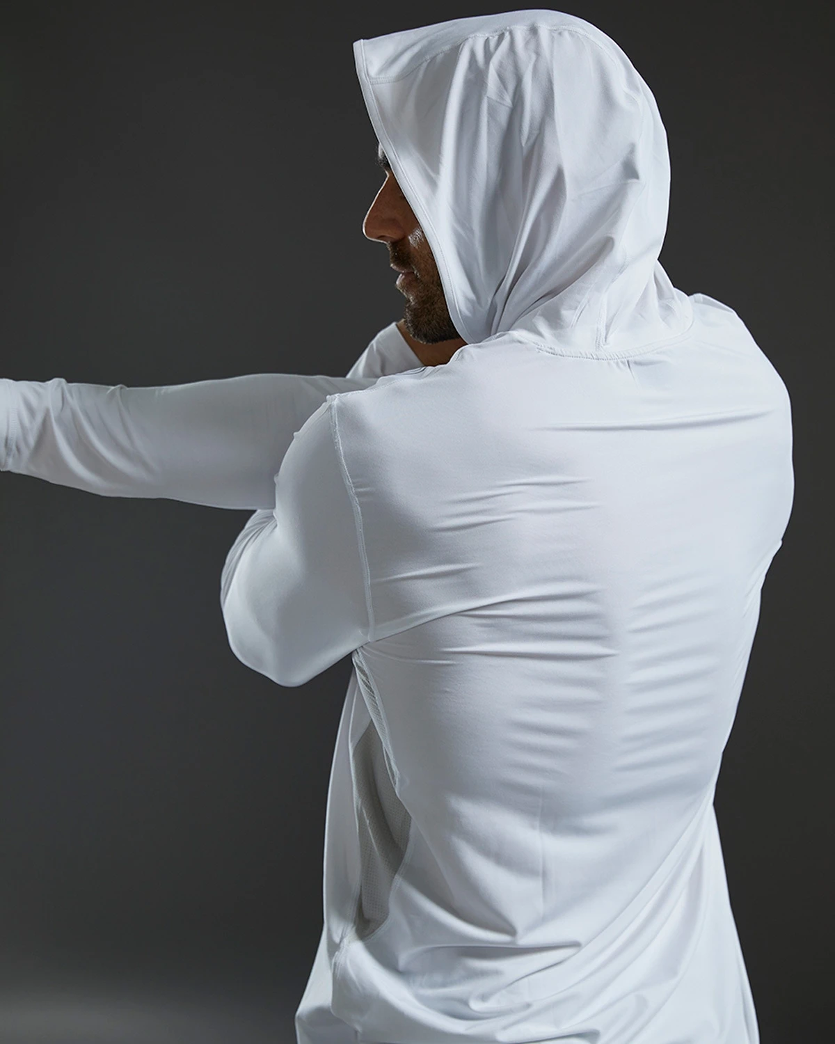 TYR SunDefense™ Men's Vented Hooded Shirt - Solid 11 TYR SunDefense™ Men's Vented Hooded Shirt - Solid - Image 9