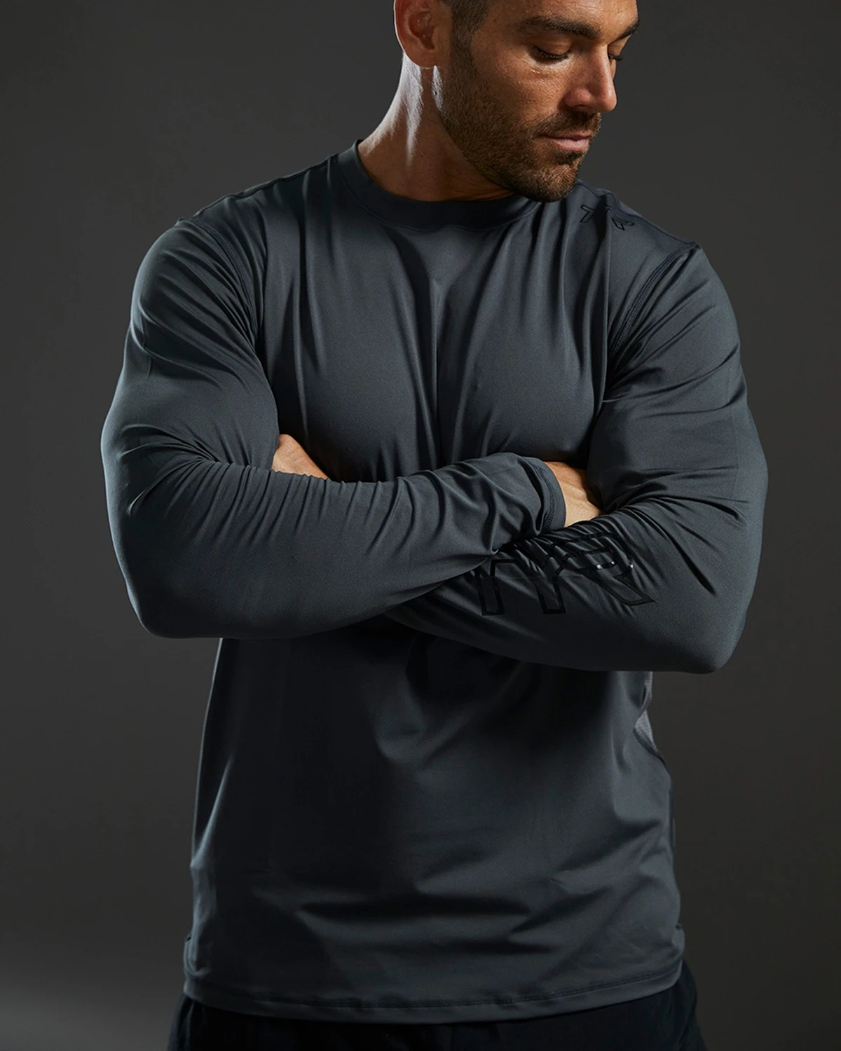 TYR SunDefense™ Men's Vented Long Sleeve Crew Shirt - Solid 8 TYR SunDefense™ Men's Vented Long Sleeve Crew Shirt - Solid - Image 7