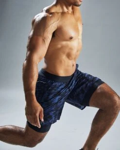 TYR Hydrosphere™ Men's Lined 7" Unbroken Shorts - Midnight Camo 18 TYR Hydrosphere™ Men's Lined 7" Unbroken Shorts - Midnight Camo -TYL Clothing Shop muslmc3a 401 alt07