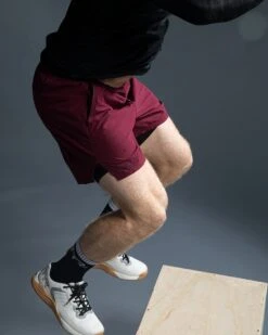 TYR Hydrosphere™ Men's Unlined 7" Unbroken Shorts - Solid 22 TYR Hydrosphere™ Men's Unlined 7" Unbroken Shorts - Solid -TYL Clothing Shop mususo3a 934 alt09 1