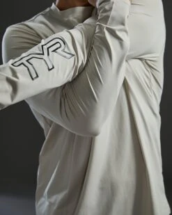 TYR Men's SunDefense Long Sleeve Shirt 31 TYR Men's SunDefense Long Sleeve Shirt -TYL Clothing Shop tsmls7a 608 alt08