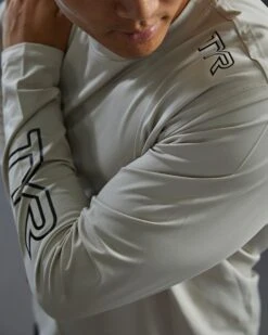 TYR Men's SunDefense Long Sleeve Shirt 32 TYR Men's SunDefense Long Sleeve Shirt -TYL Clothing Shop tsmls7a 608 alt09